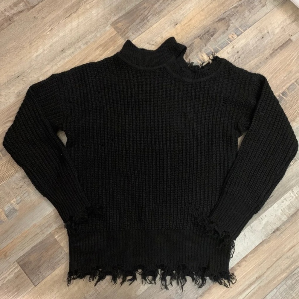Cold shoulder frayed sweater
